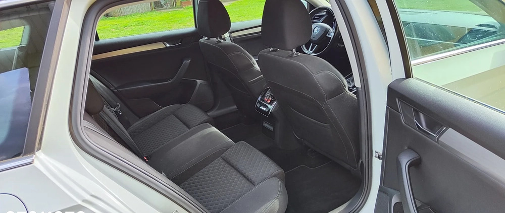 Skoda Superb cena 75000 przebieg: 161805, rok produkcji 2017 z Woźniki małe 137